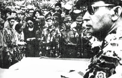 Файл:Suharto at funeral.jpg