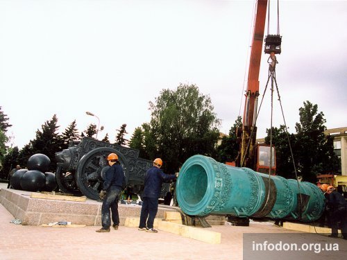Файл:Donetsk tsar pushka 2001 10.jpg