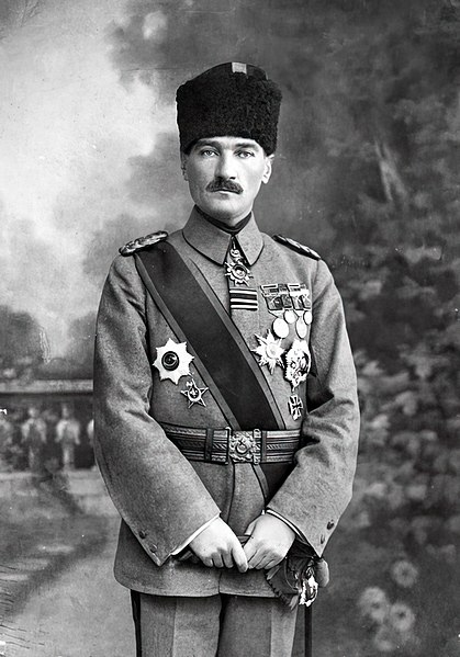 Файл:Kemal Atatürk portrait.jpg