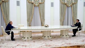 Putin long table.jpg