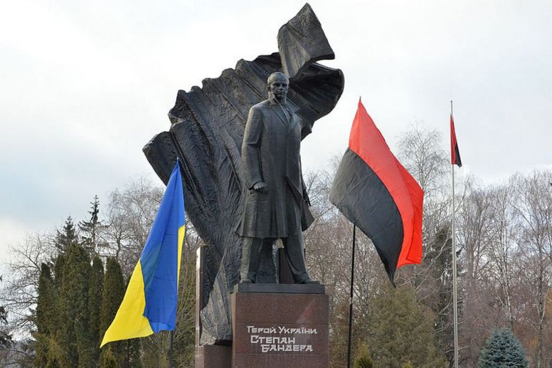 Файл:Bandera monument.jpg