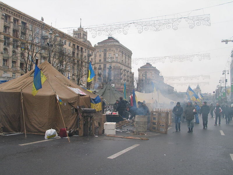 Файл:Khreshchatyk Street during Euromaidan.jpg