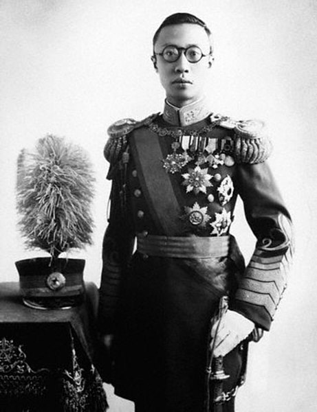 Файл:Puyi-Manchukuo.jpg