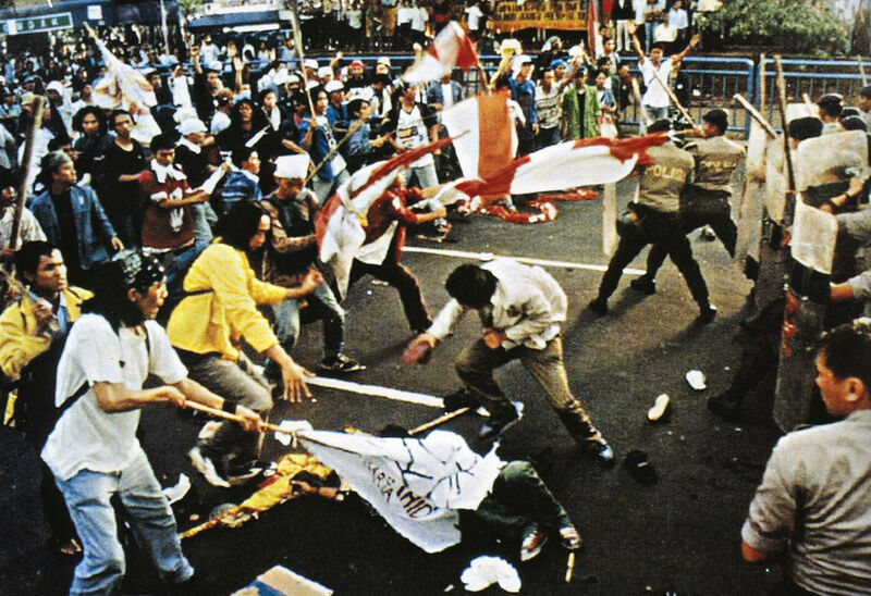 Файл:May 1998 Trisakti incident.jpg