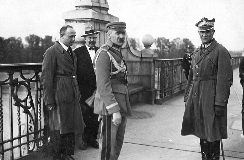 Файл:Piłsudski on Poniatowski's Bridge.jpg