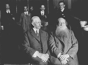 Pavel Miliukov&Peter Kropotkin.jpg