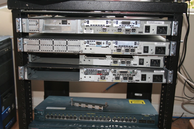 Файл:Cisco rack.jpg